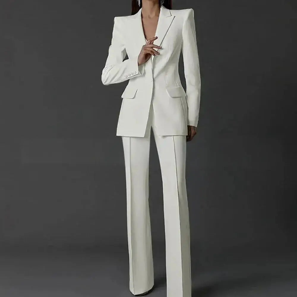 Women's white 2-piece pantsuit with single-button blazer and tailored trousers, long sleeves, by Simples Market