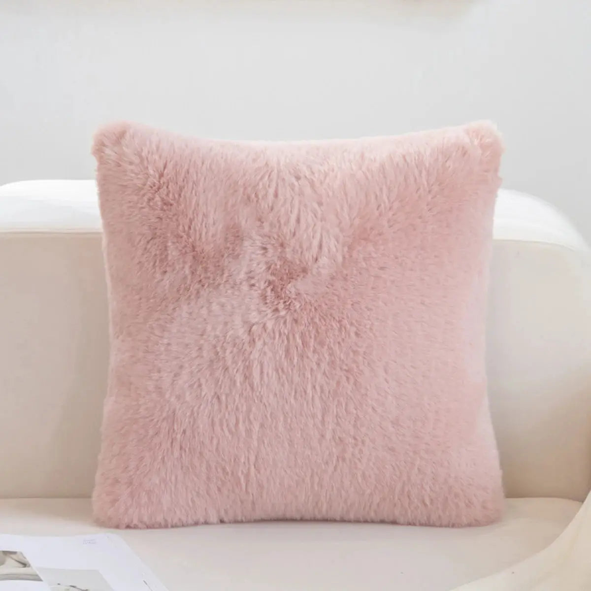 Throw pillow cover in pink plush faux fur, Simples Market, ultra-soft decorative cushion, 1pc
