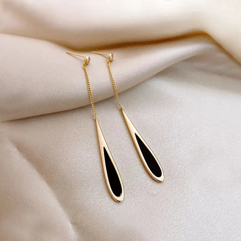 Simples Market gold-tone long drop earrings with black teardrop enamel and chain.
