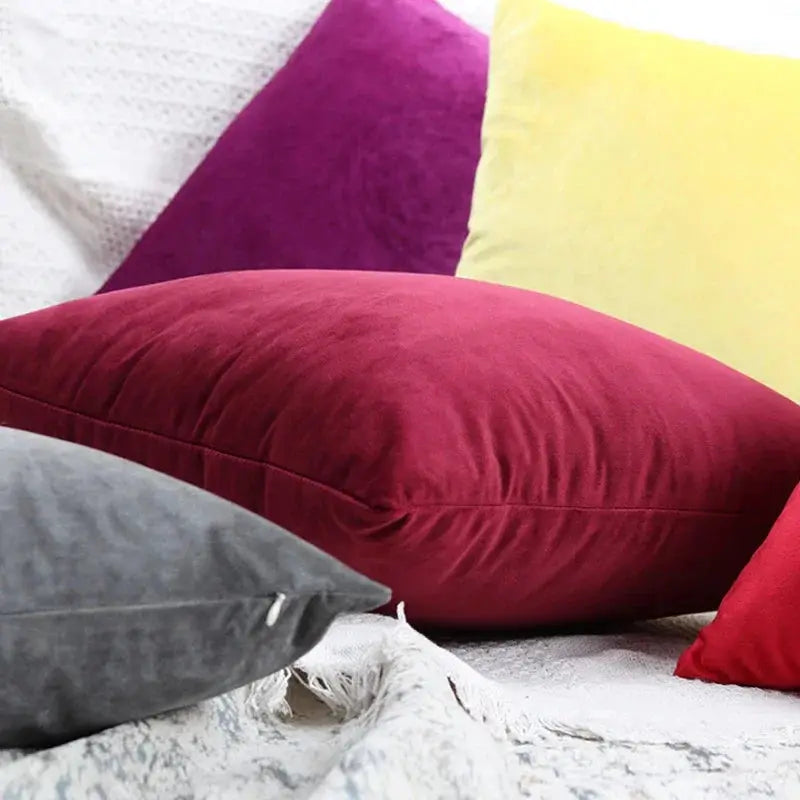 Velvet cushion covers, five 45x45 cm, in magenta, gray, yellow, purple and red.
