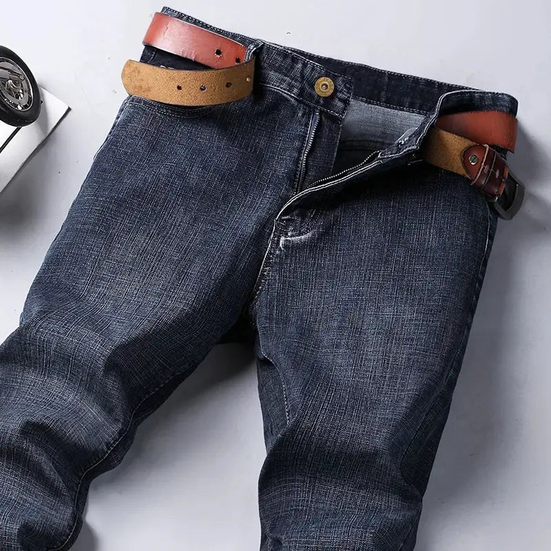 Men's denim jeans in blue wash, straight-stretch fit with brown belt