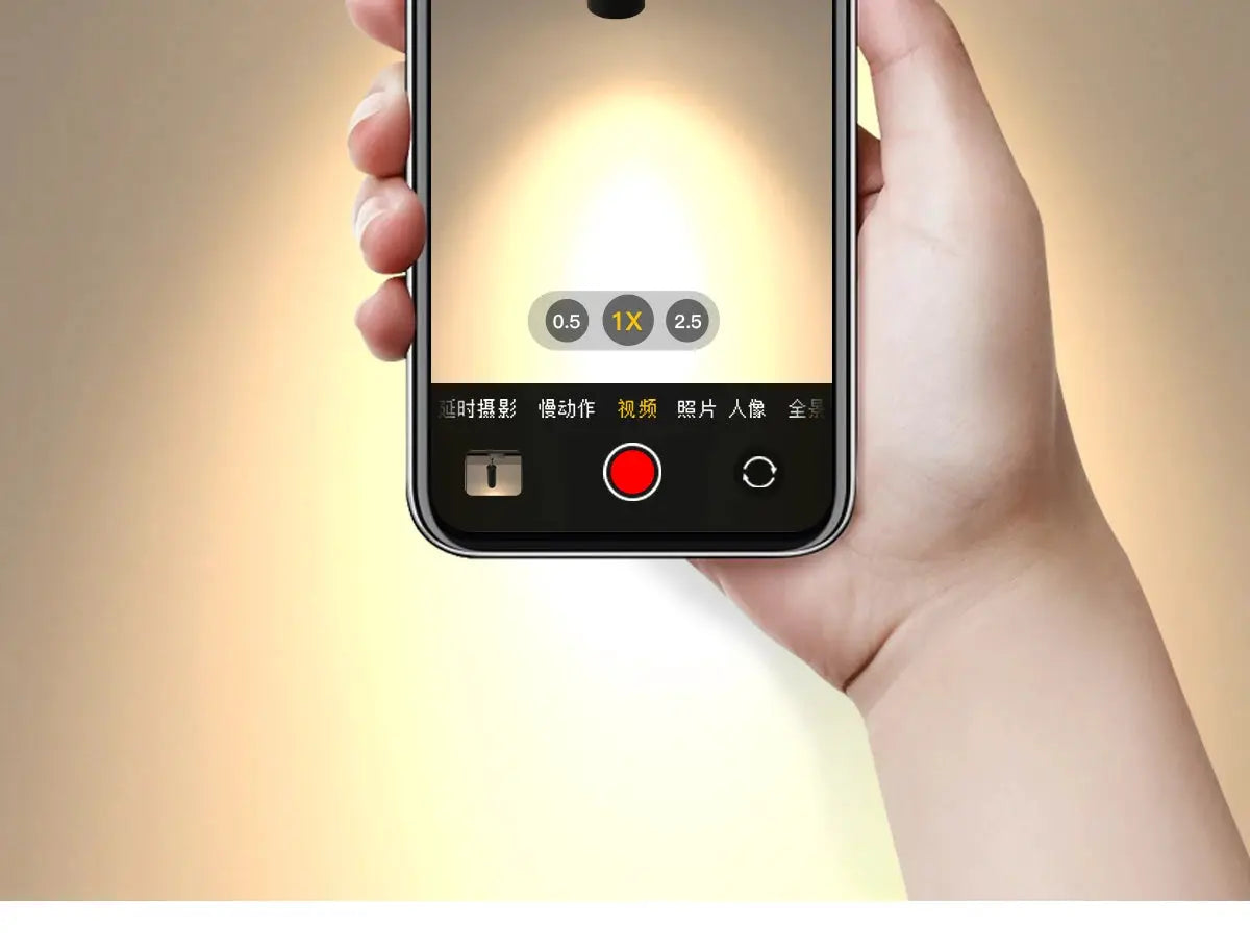 LED spotlight by Simples Market shown on smartphone UI with warm beam and zoom icons