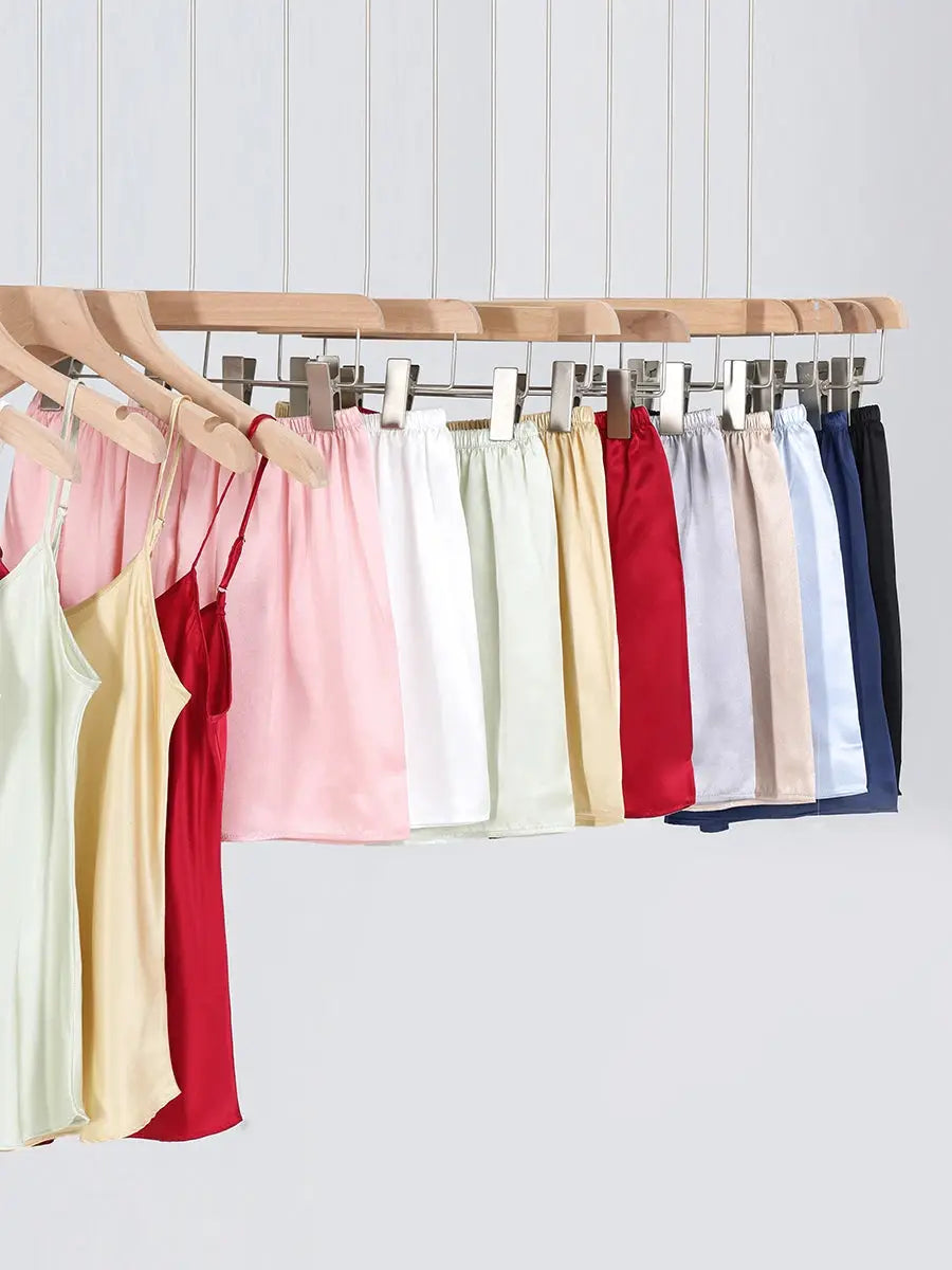 SuyaDream women's 100% real silk shorts on display by Simples Market, elastic waist, in multiple colors.