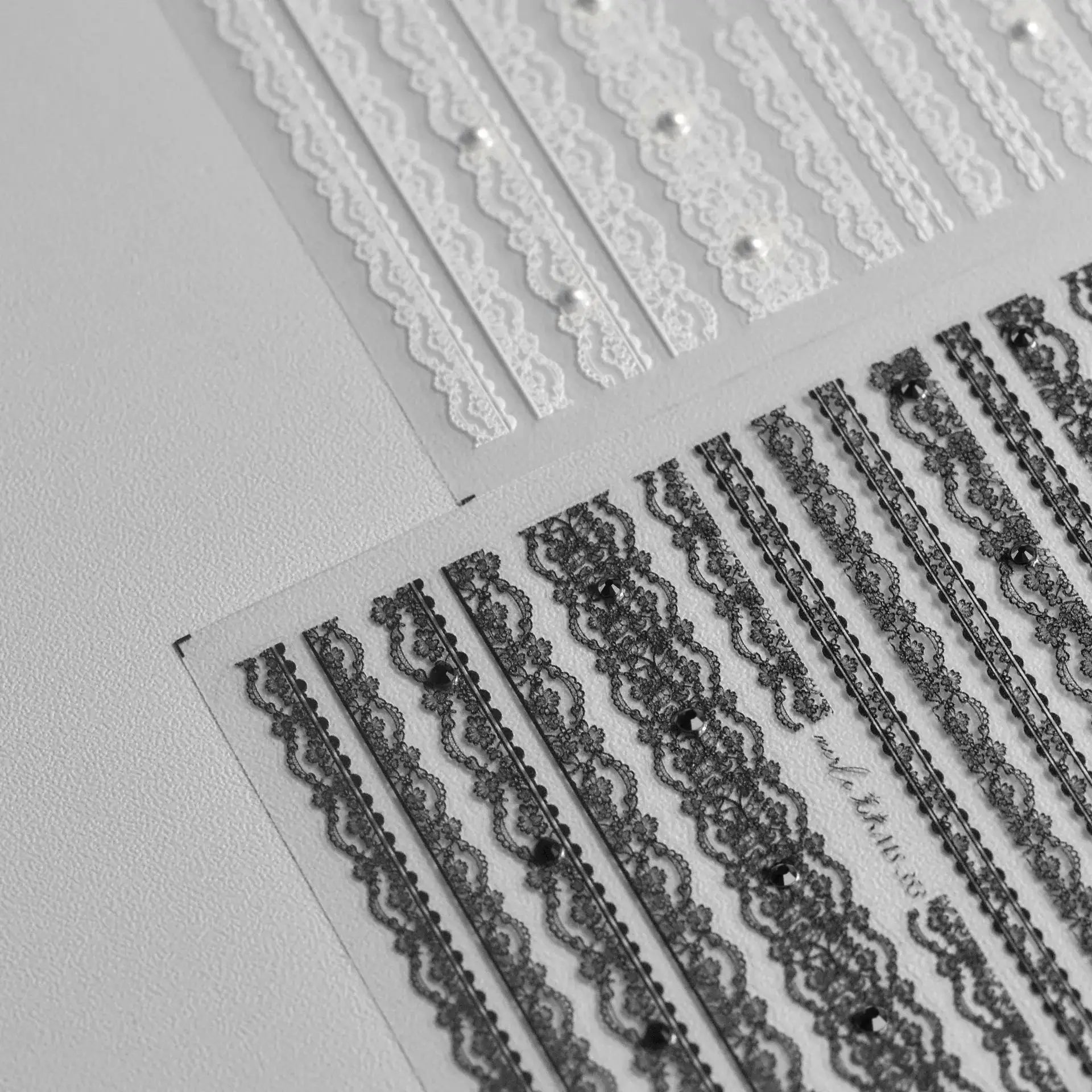 Nail art lace sticker set in white and black lattice patterns with bows, Simples Market