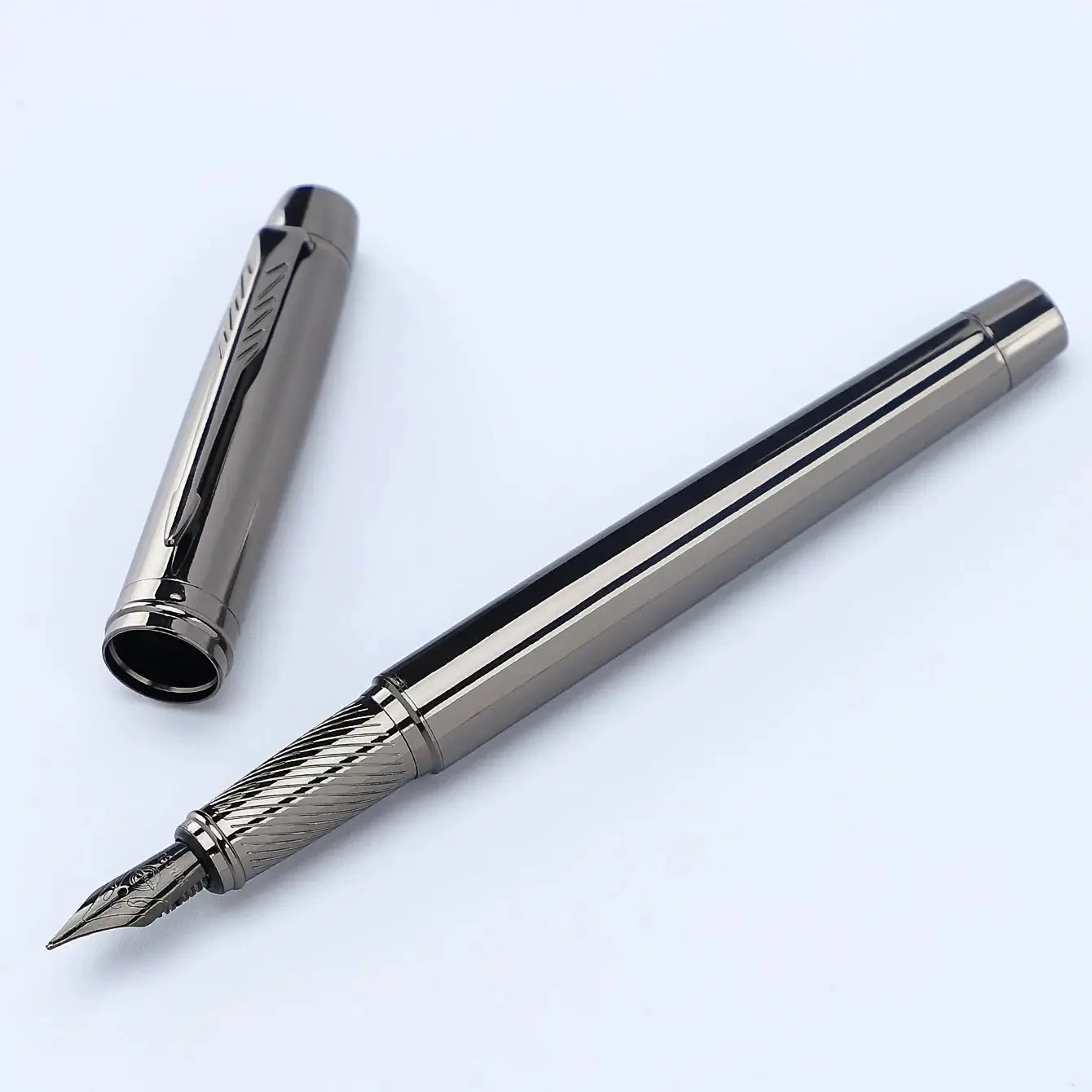 Metal fountain pen with silver-gray finish and 0.5mm nib for office and daily writing