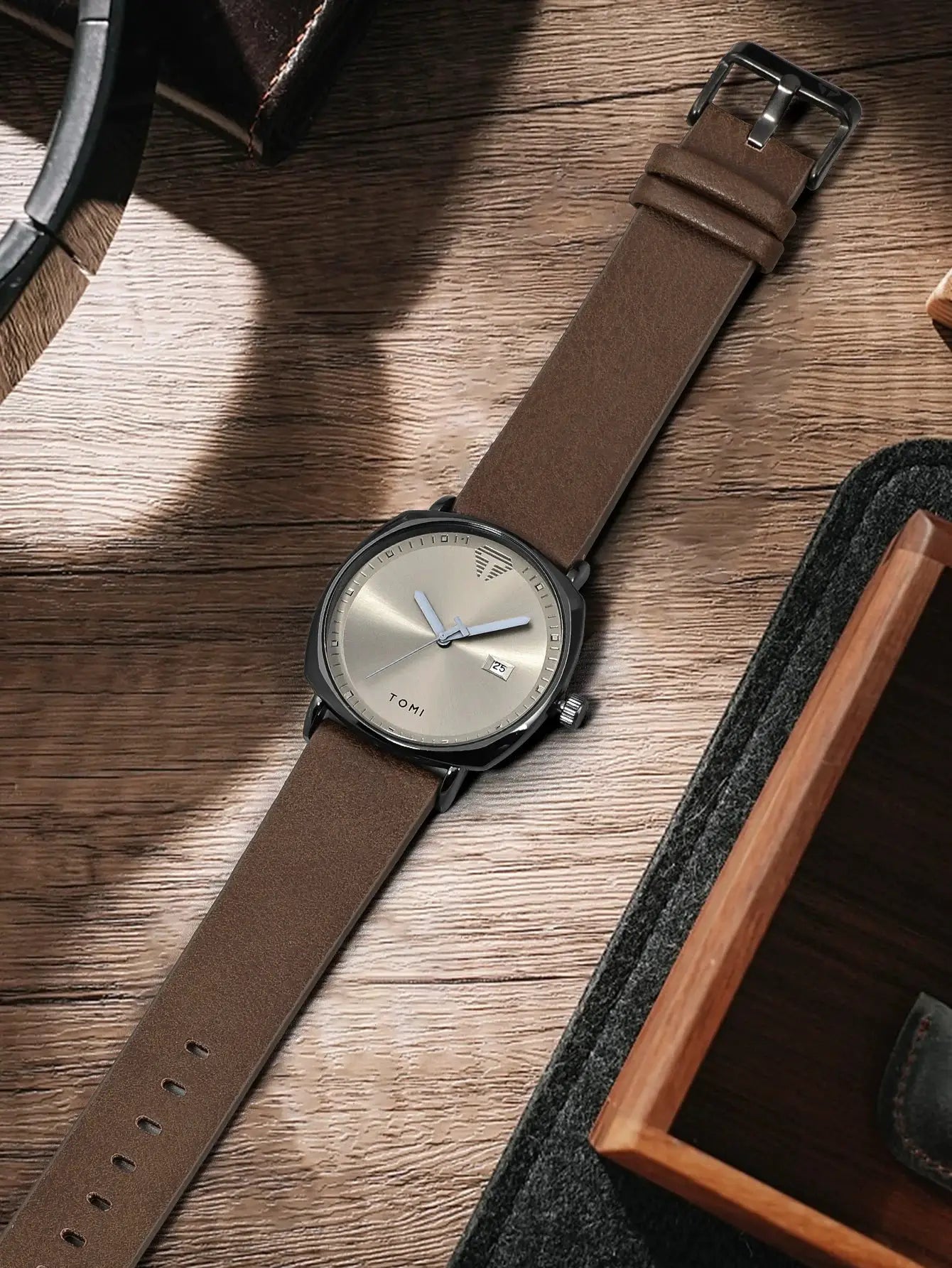 TOMI men's minimalist leather watch with brown strap, beige dial, and calendar date