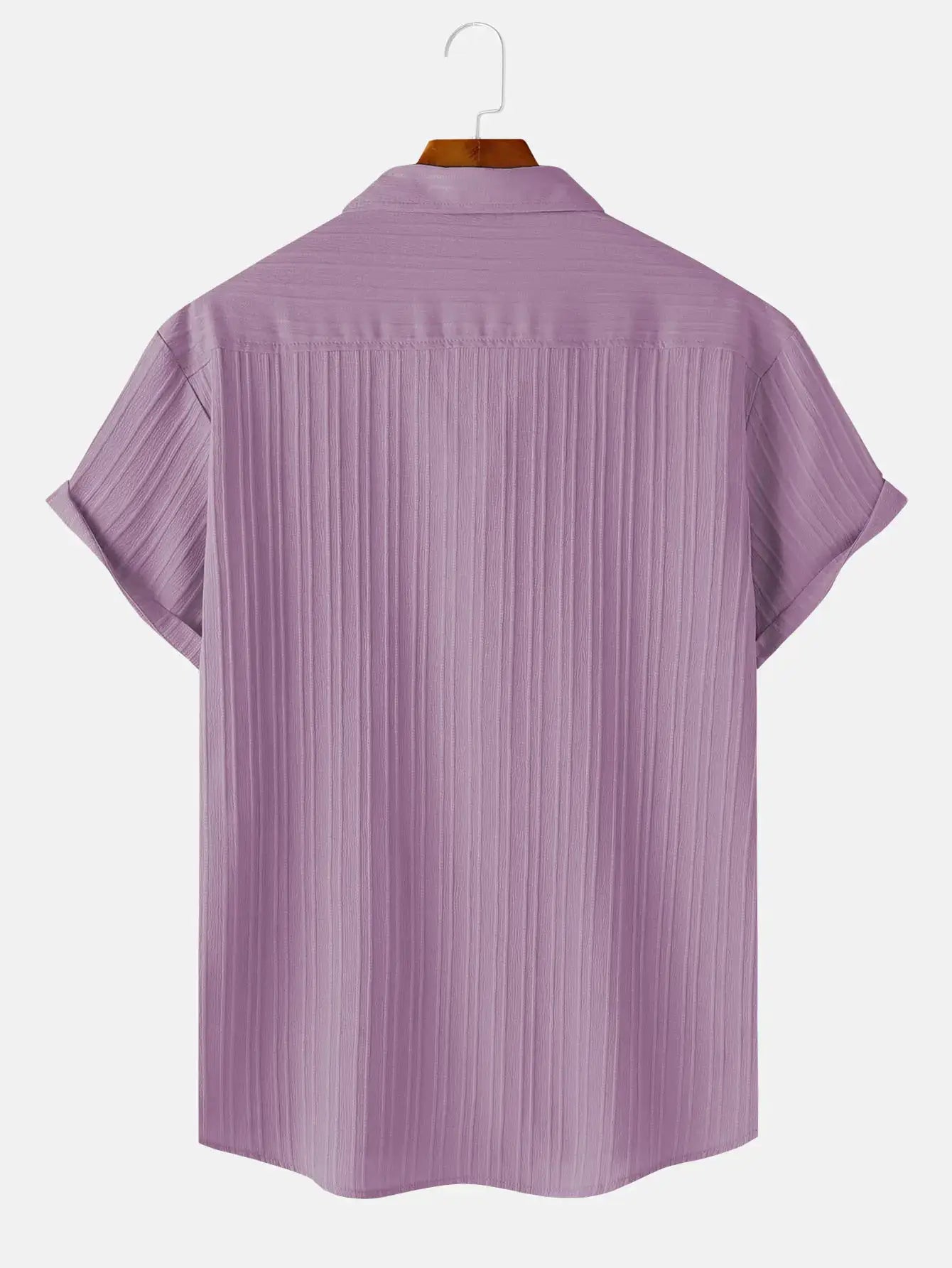 Men's lavender short-sleeve shirt with vertical back pleats, Simples Market.