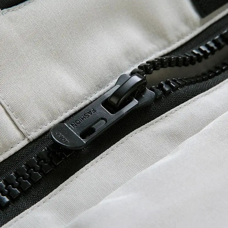 Simples Market men's thermal down jacket zipper close-up on light gray puffer fabric