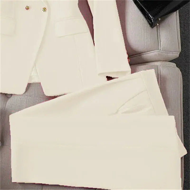 Two-piece white blazer and pants suit for women by Simples Market, office wear