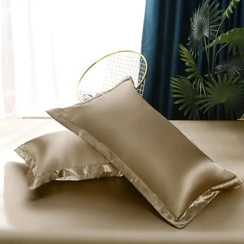 Silk satin bedding set with duvet cover and 2 pillowcases in champagne beige