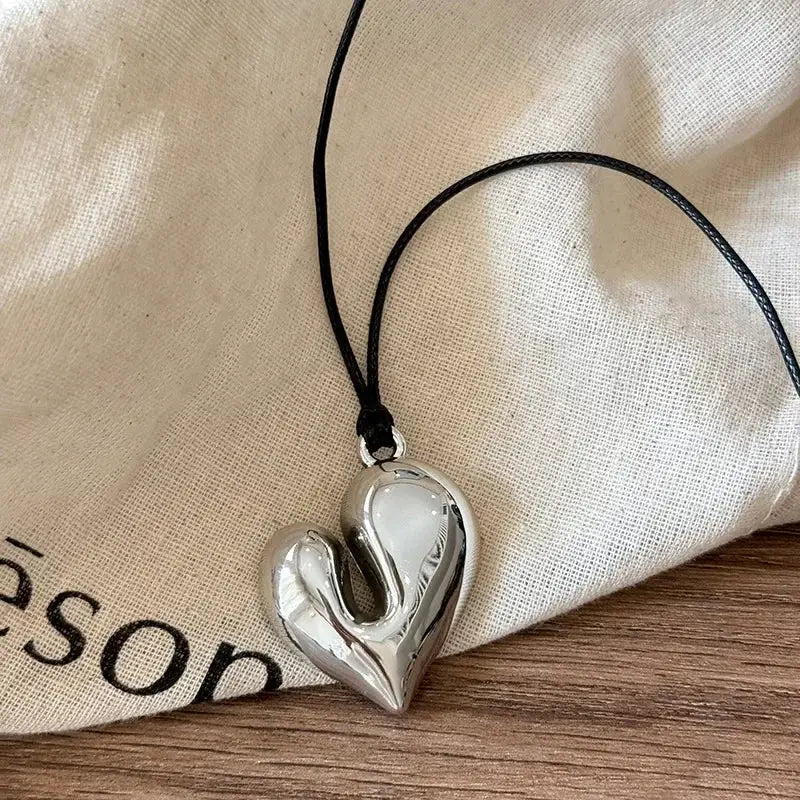 LATS Red Heart Pendant Necklace For Women Vintage 80s Aesthetic Charm Choker Love Inspired Jewelry