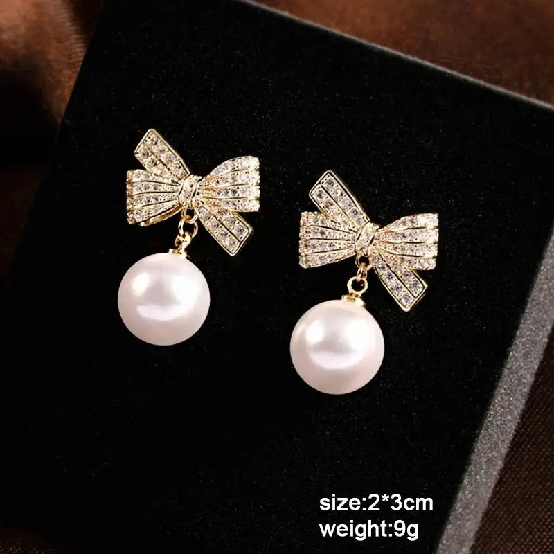 Simples Market white pearl bow dangle earrings with crystal-studded bows (2 pcs)