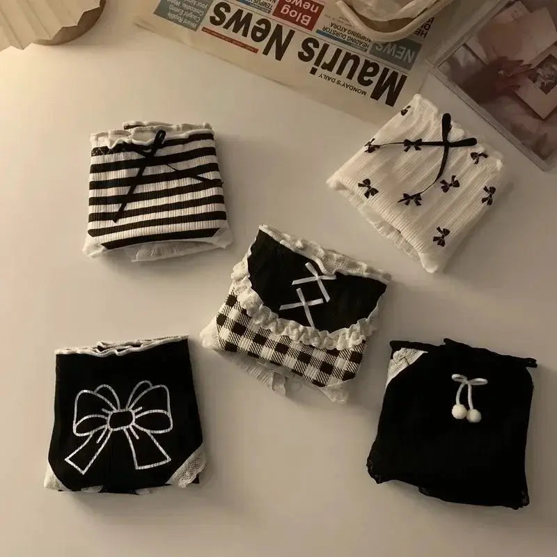 Simples Market cotton seamless panties 5-piece set for women, black and white patterns with bow accents and lace trim