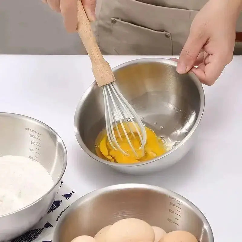 Stainless steel mixing bowl set by Simples Market with built-in scale; 1–3 bowls for cooking and baking.