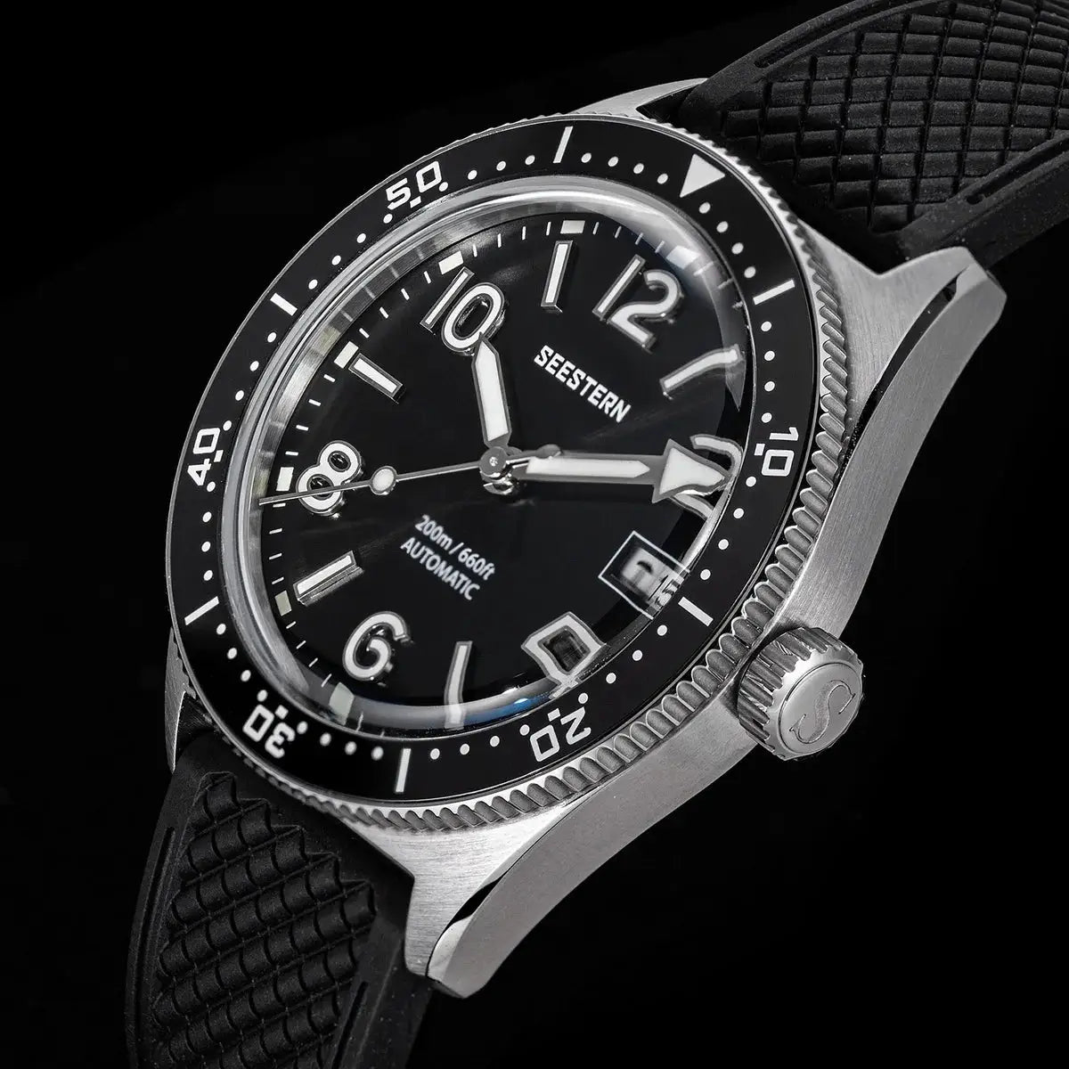 SEESTERN Diver Watch with black dial, 200m water resistant, luminous hands, and black rubber strap.
