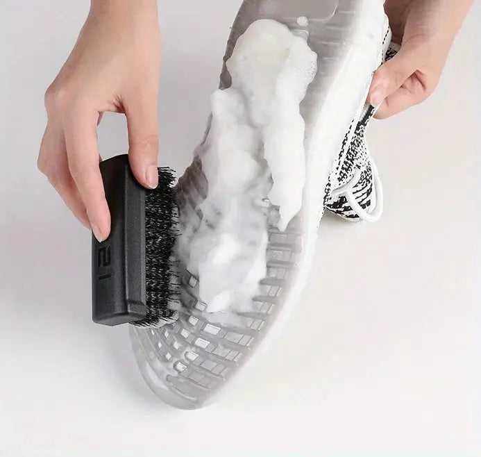 2pc dual-strength plastic shoe brush set by Simples Market with soft white and firm black bristles