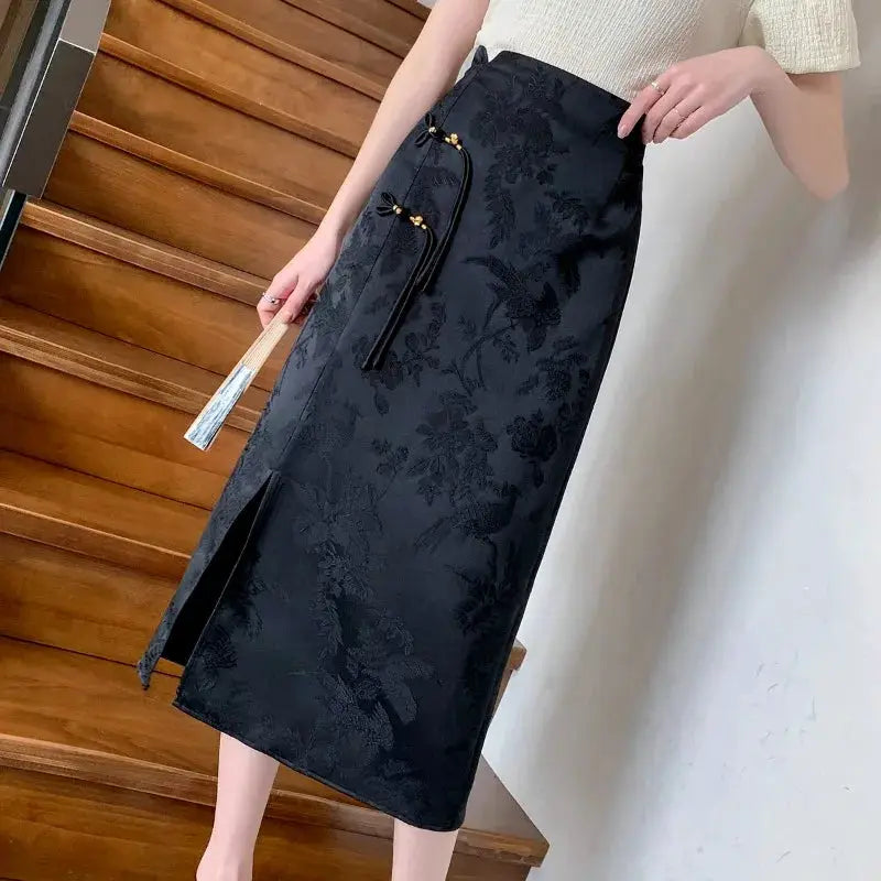 Chinese-style women's black floral high-waist midi skirt by Simples Market with side slit