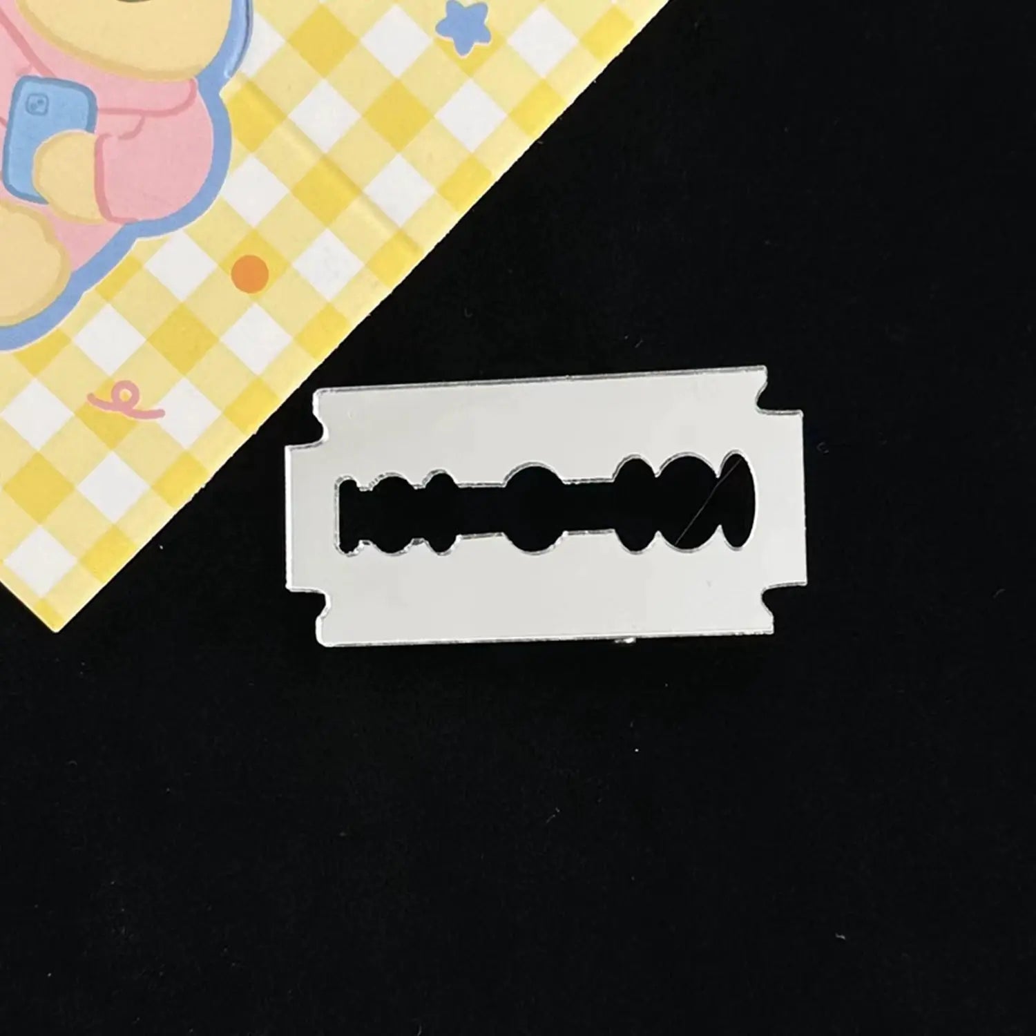 Creative Knife Shape Hair Clips For Women And Girls Edgy Lightweight Alloy Plastic Hairpins