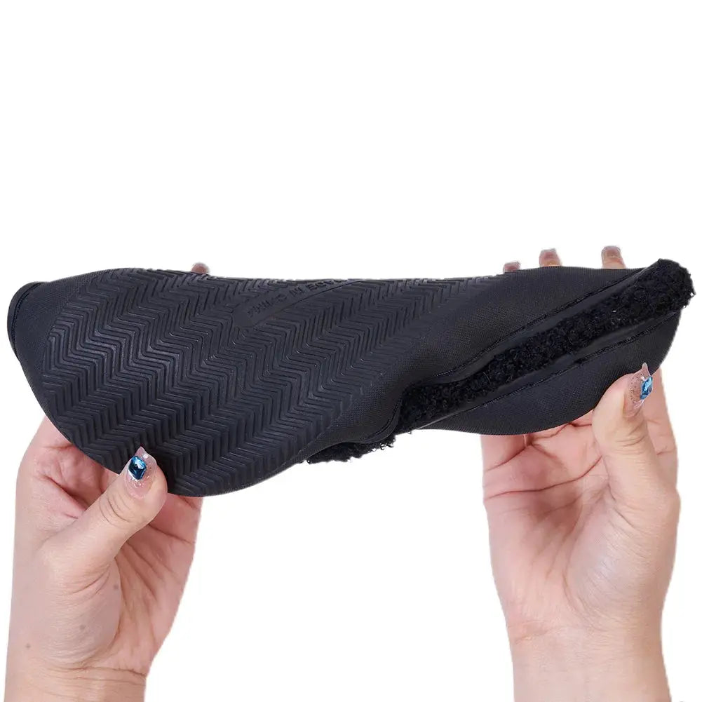 Black palm plush slipper with fluffy lining, slip-on house shoe for autumn winter