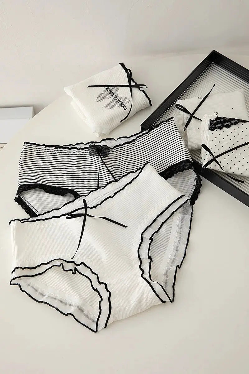 Simples Market M-XL women's white lace panties with black trim and bow details; set of multiple briefs.