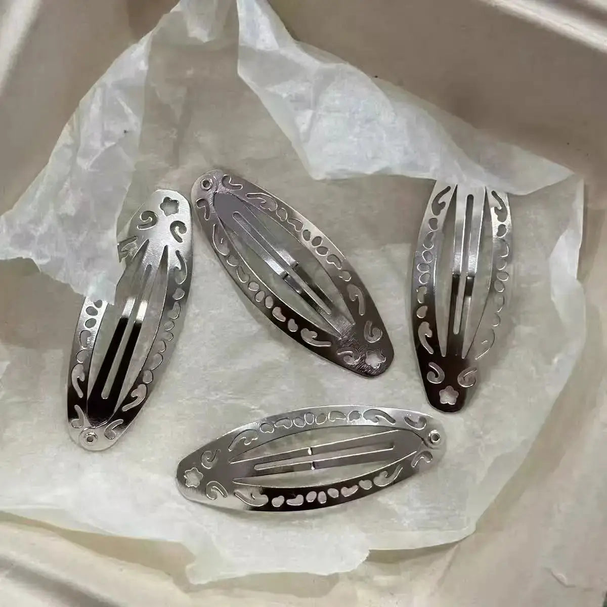GlamEdge Y2K Style Metal Hair Clips Set 4 Durable Alloy For Everyday Edge Styling