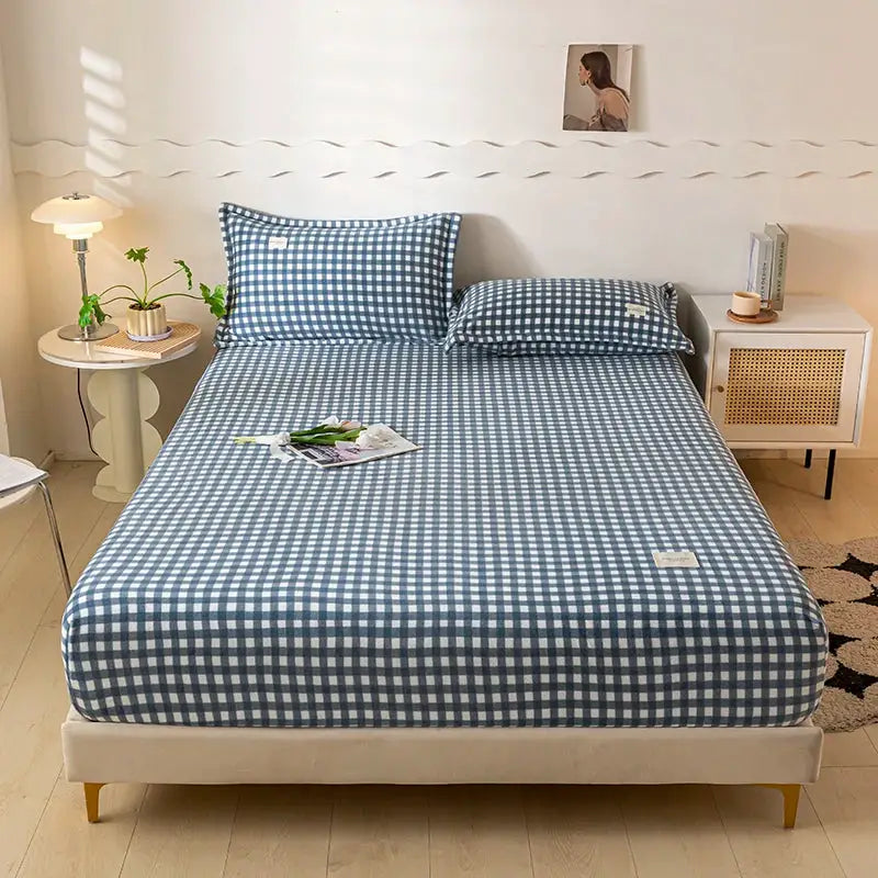 Velvet thermal mattress cover set with blue and white gingham sheets on bed, 120x200 cm, two pillows, Simples Market