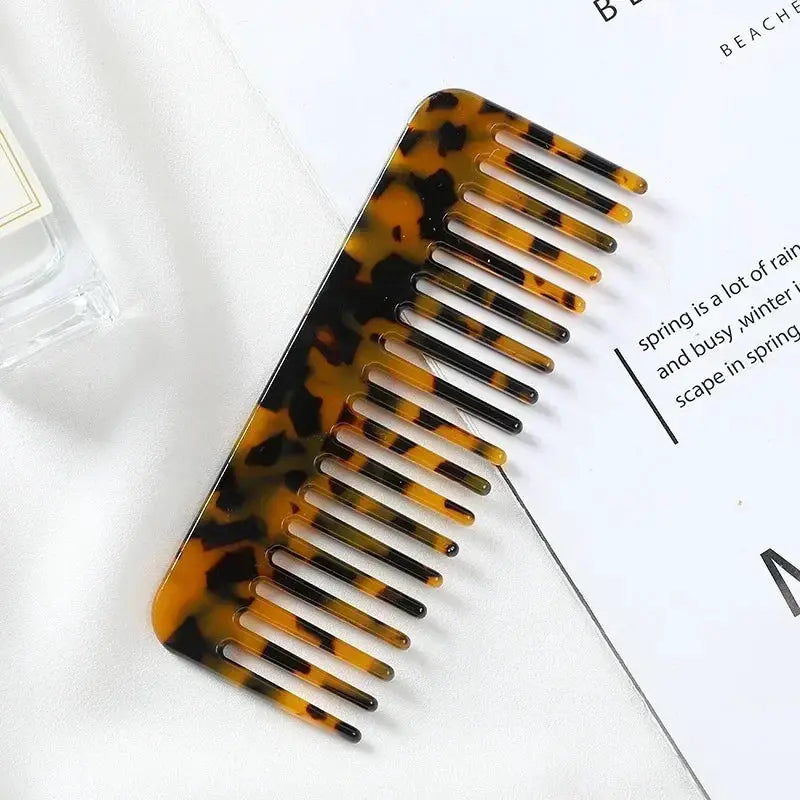 Wide-tooth acetate hair comb by Simples Market with tortoise shell pattern, anti-static.