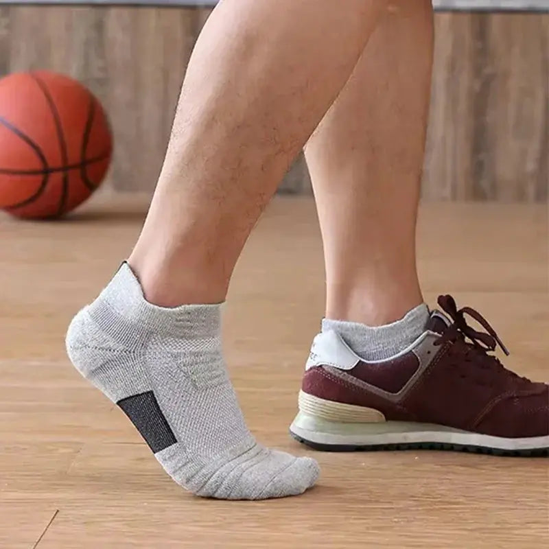 Anti Slip Mens Football And Basketball Socks Breathable Deodorizing Sweat Wicking Size 39 To 45