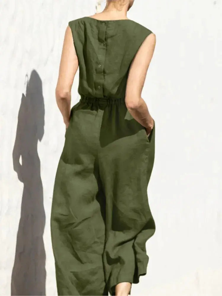 Olive green cotton and linen jumpsuit with sleeveless bodice, pockets, high waist and wide legs.