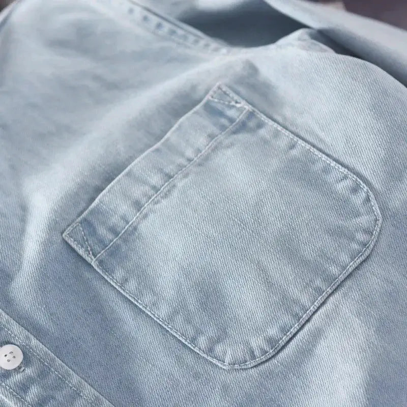 Men's long-sleeve light blue denim shirt with chest pocket, 100% cotton, Simples Market.