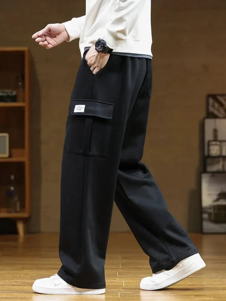 Black men's cargo sweatpants with thigh pocket, wide-leg cotton casual trousers.