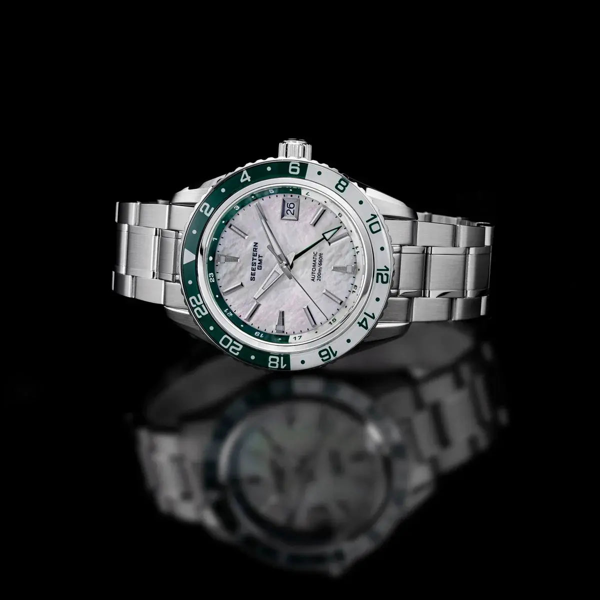 SEESTERN GMT men's wristwatch with green bezel, stainless steel bracelet, white mother-of-pearl dial, sapphire glass