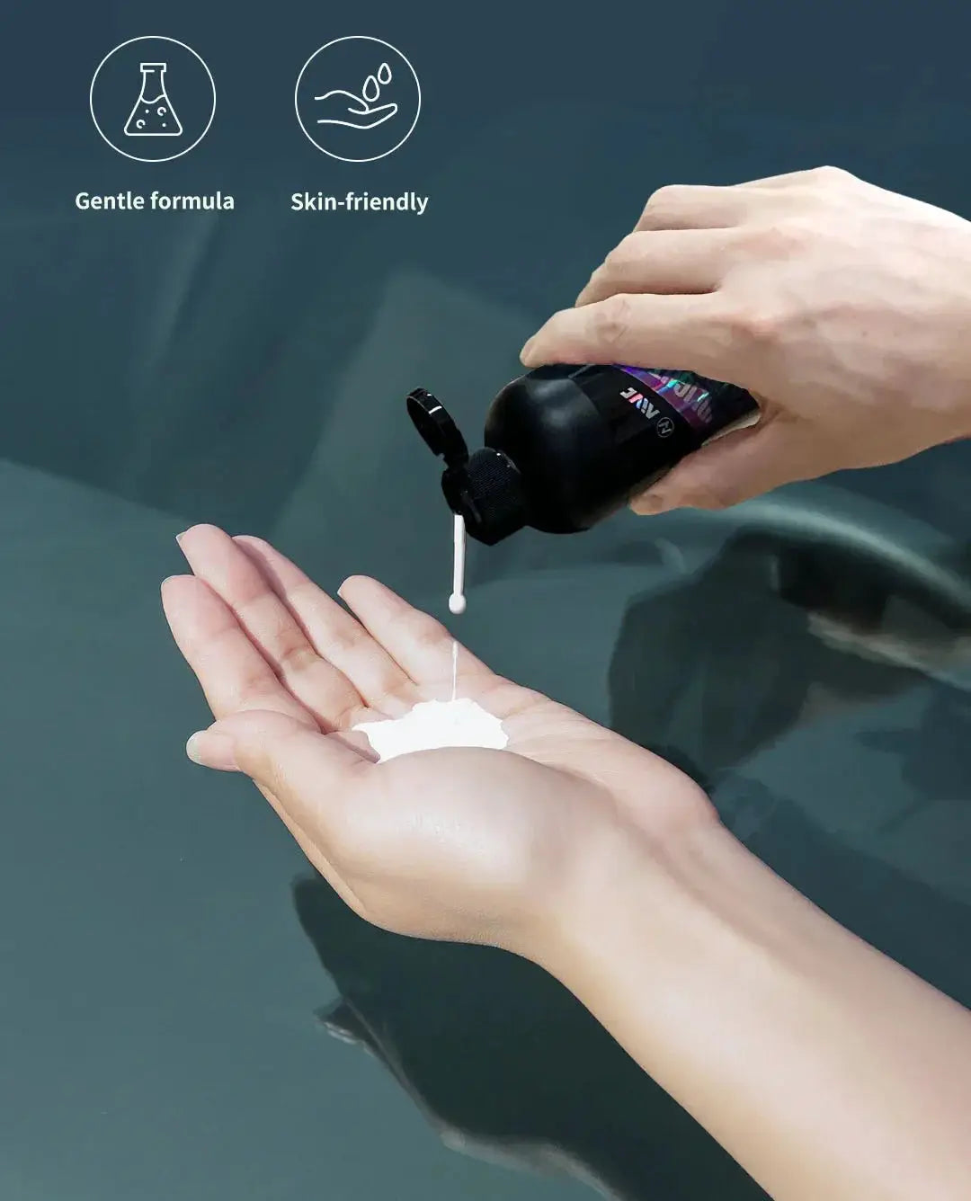 Car glass film remover paste by Simples Market; white paste dispensed from a bottle onto a hand.