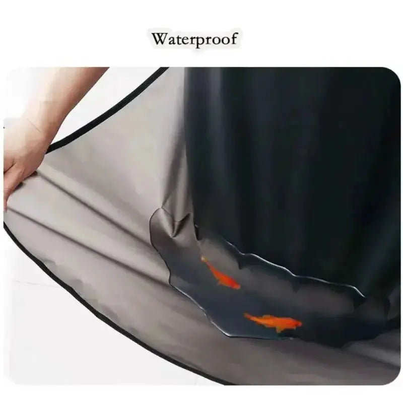 Transparent black PVC waterproof kitchen apron by Simples Market; oil resistant and dirt-proof.
