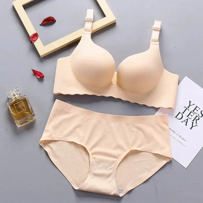 Simples Market Extreme Push-Up Bra beige set, wireless with matching briefs and soft fabric