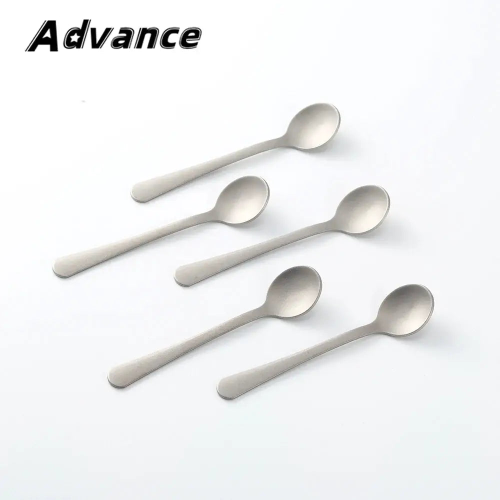 Five mini titanium alloy dessert spoons for camping and coffee by Simples Market; Advance logo visible.