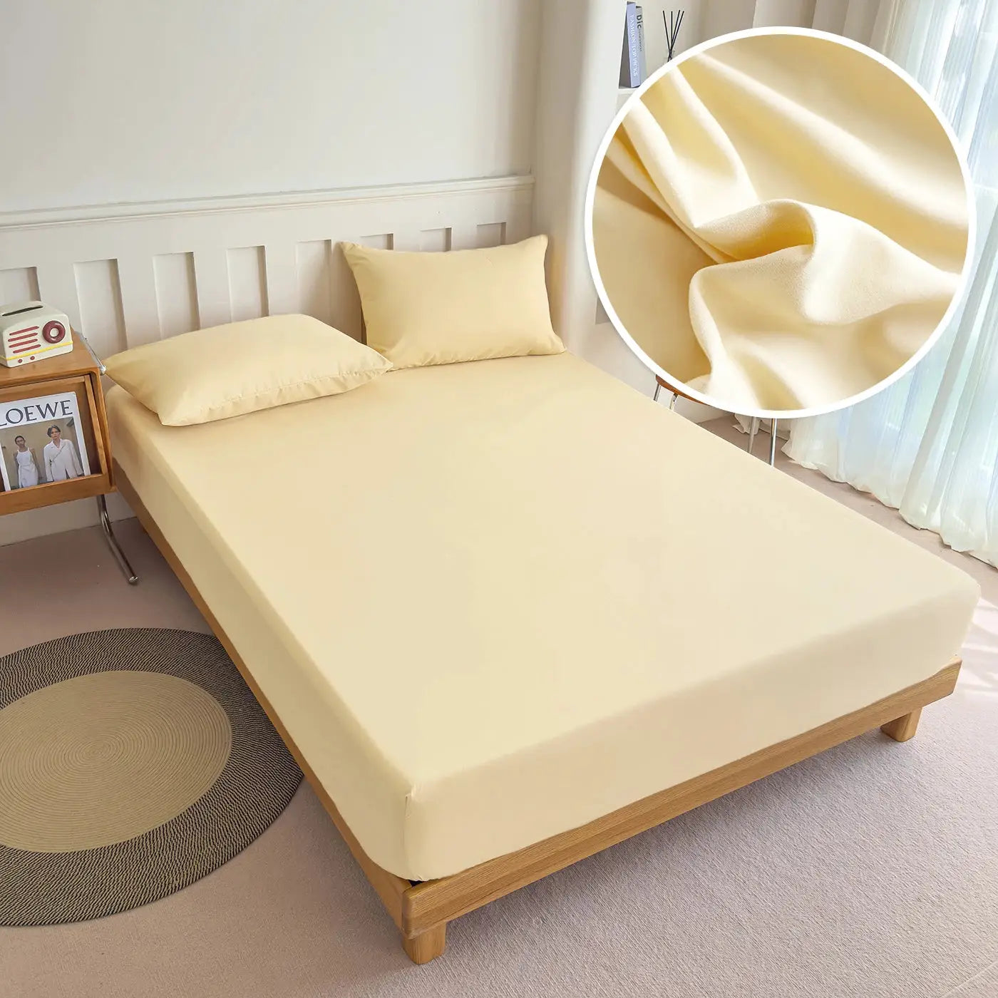 Simples Market yellow fitted bed sheet with elastic edges on a wooden bed, fabric close-up inset.