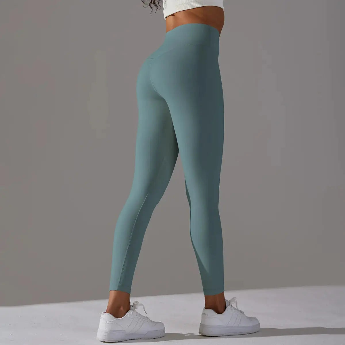 High-waist teal leggings for fitness and yoga; tight, stretchy gym pants