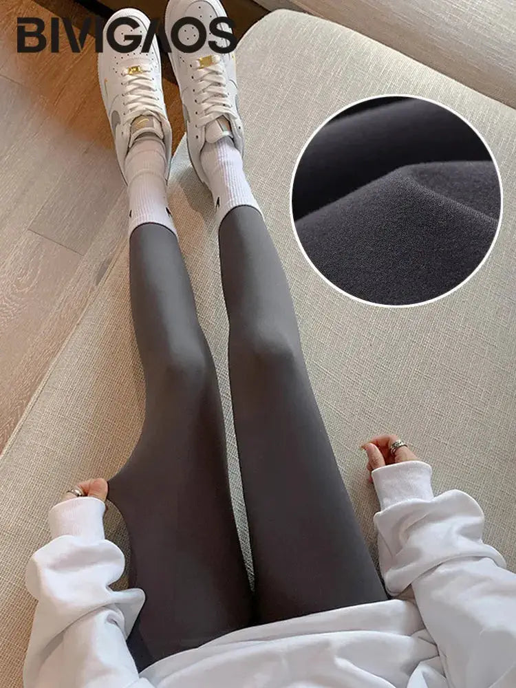 Leggings BIVGAOS by Simples Market brushed shark black high-waist seamless sport tights with brushed fabric close-up
