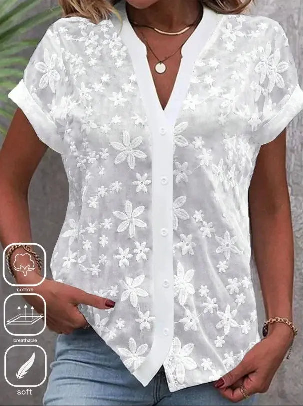 Cropped white lace blouse with floral eyelet embroidery, Simples Market, short sleeves, button front