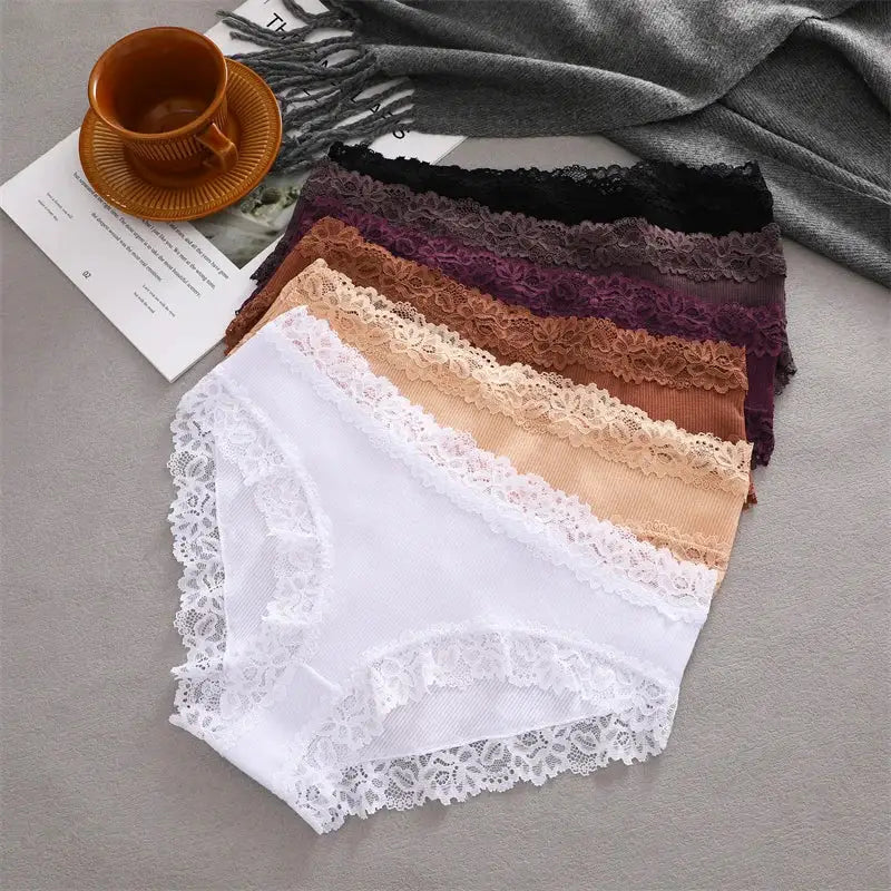 Panties set with floral lace trim in cotton fabric, in white, beige, brown, purple, and black