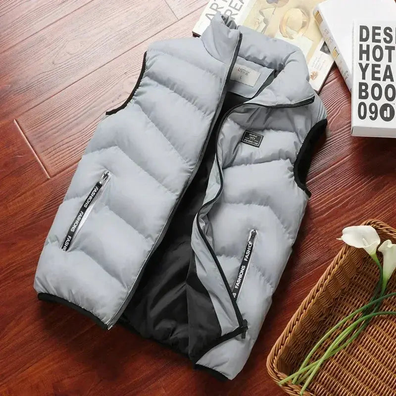 Simples Market men's light gray sleeveless puffer vest with black zip trim and zip pockets.