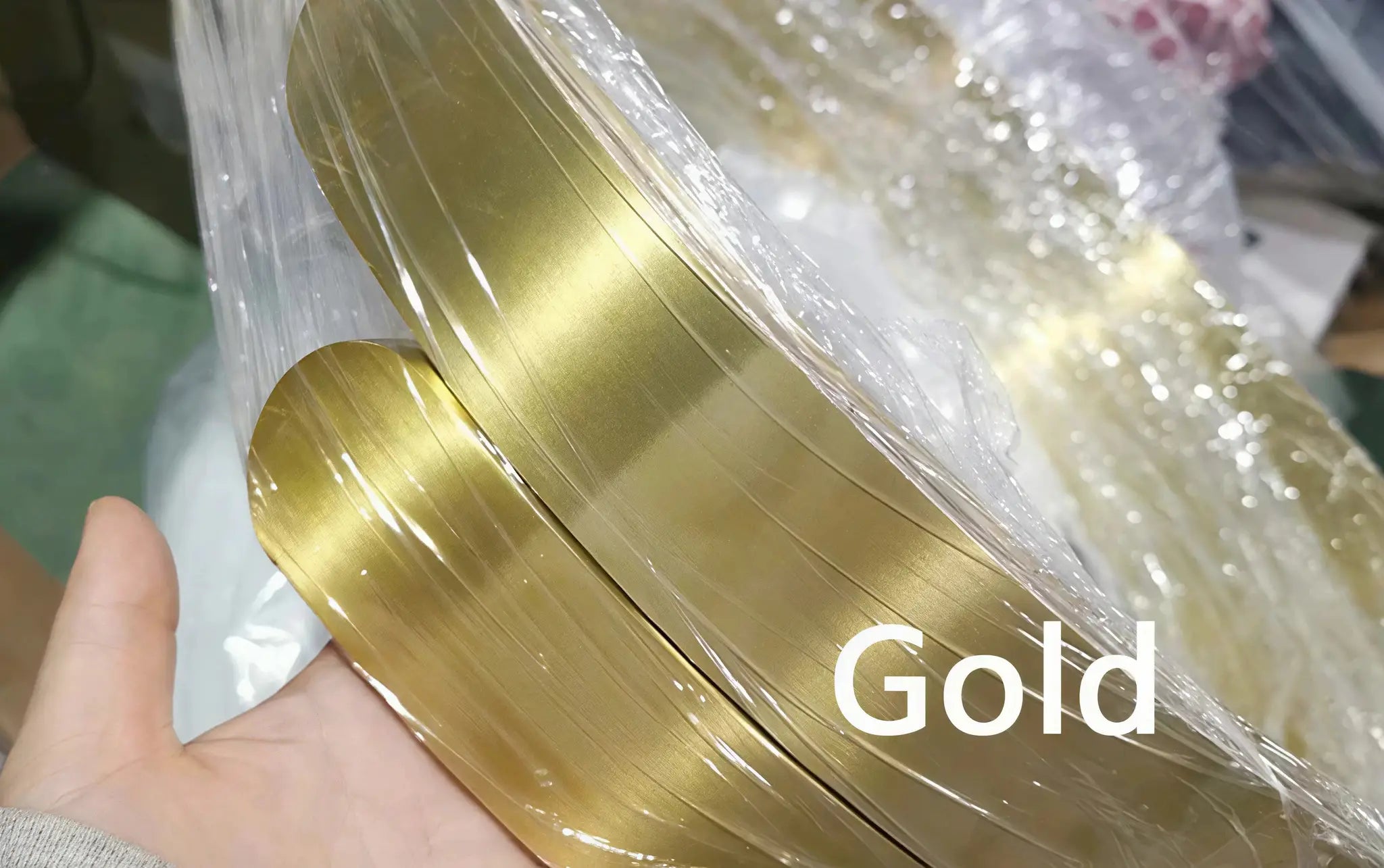 Gold metal ring pendant lamp with brushed finish, modern ceiling chandelier for dining room or bedroom LED lighting