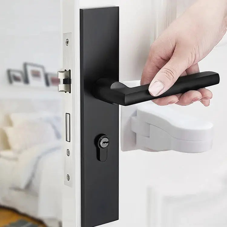 Universal door lever lock by Simples Market, black metal child safety latch with adhesive mounting.