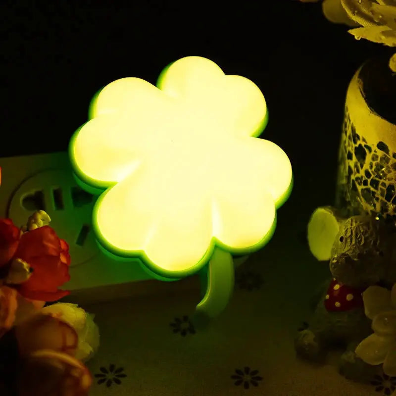 LED flower night light by Simples Market, plug-in motion-sensor, green-yellow glow