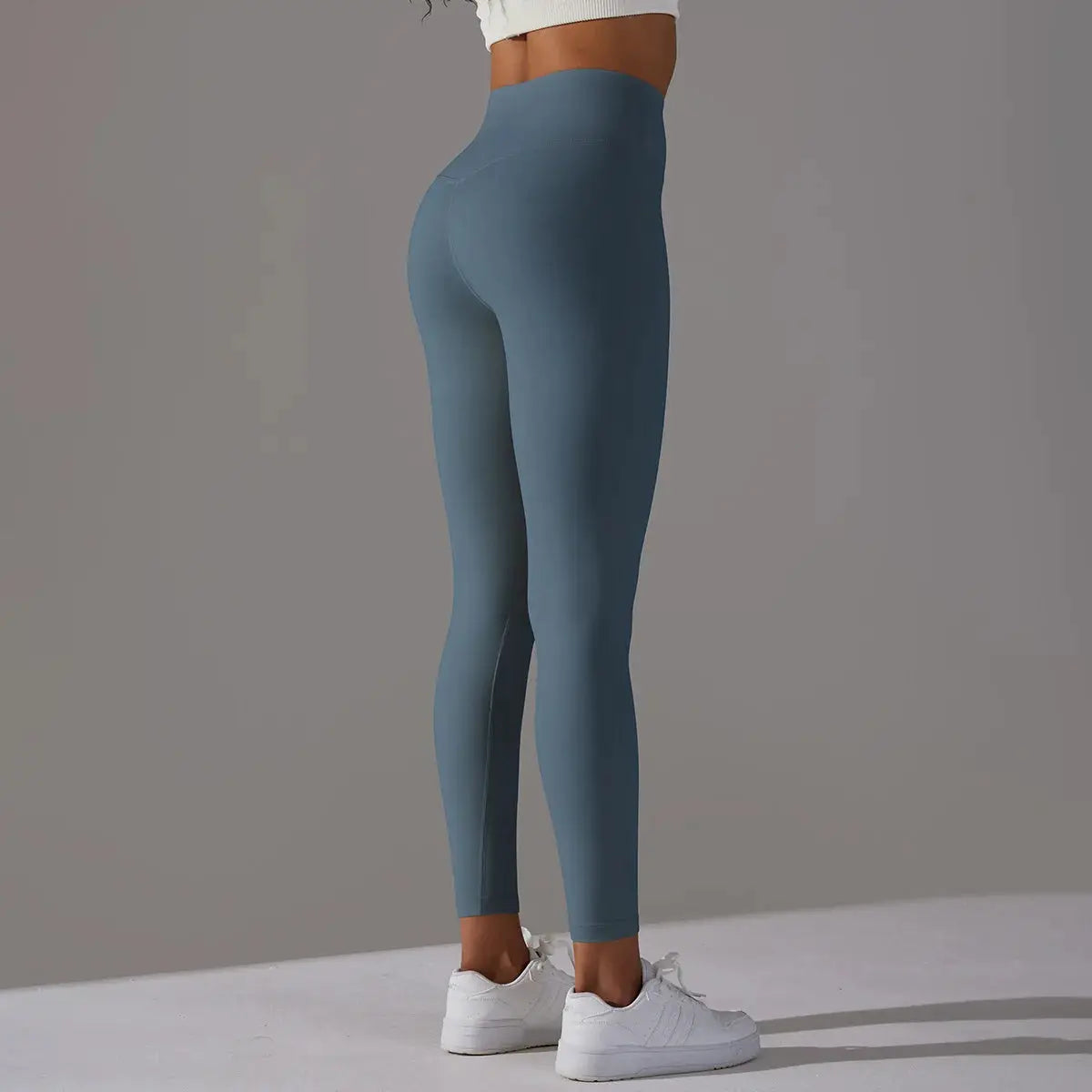 High-waist naked-feeling leggings for women in blue-gray by Simples Market, ideal for fitness, running and yoga