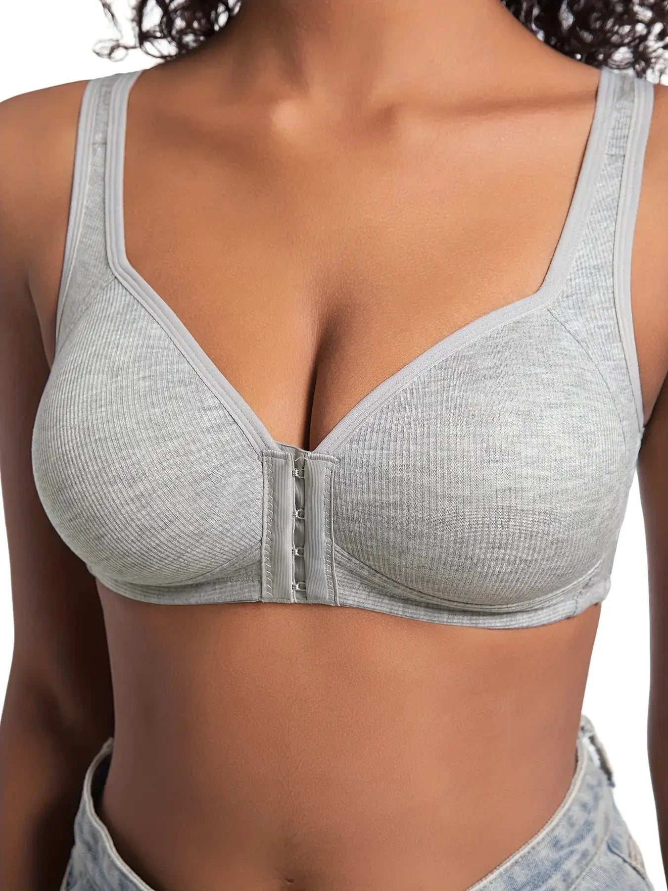 Women's wire-free front-closure bra in light gray; full-coverage cups, soft ribbed fabric, Simples Market