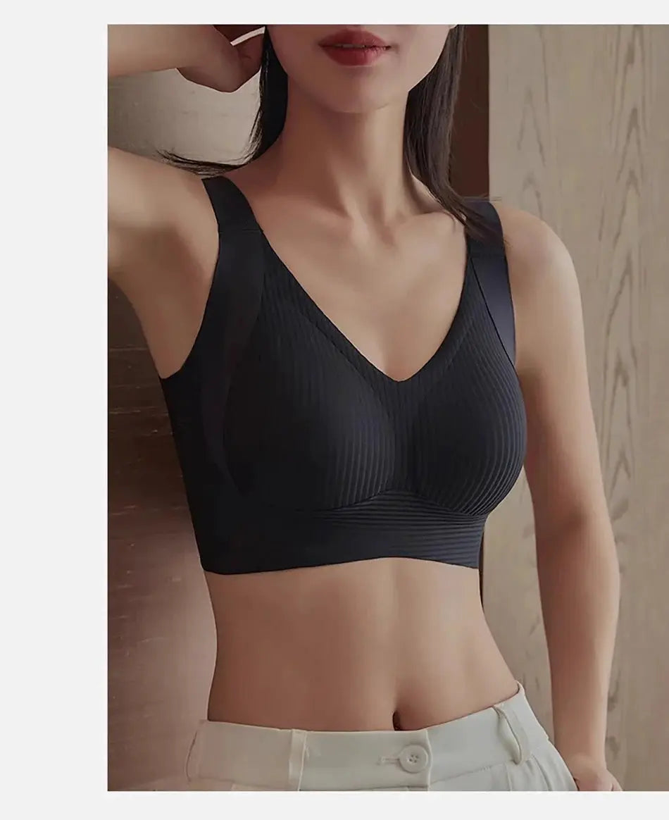 Simples Market black seamless wireless bra top with ribbed fabric and wide straps