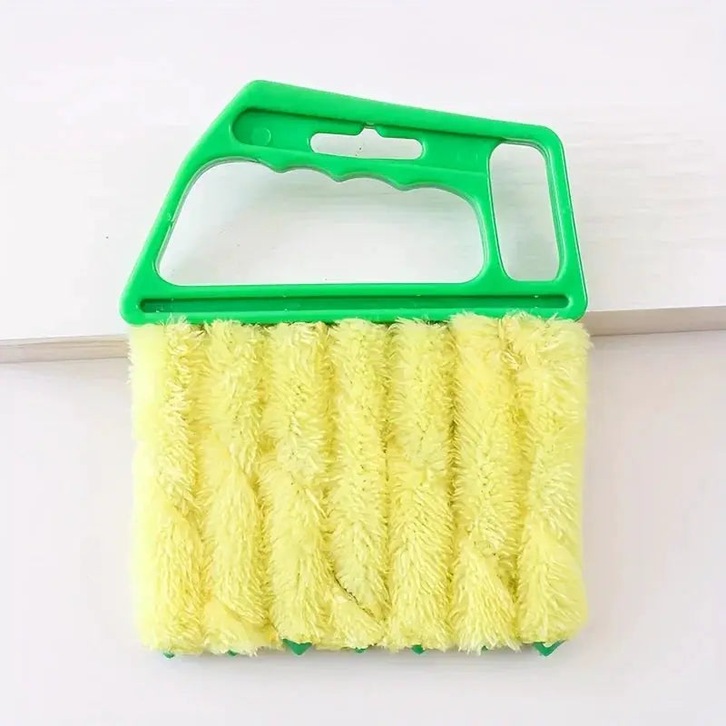 Simples Market blinds cleaning brush with green plastic handle and yellow microfiber bristles