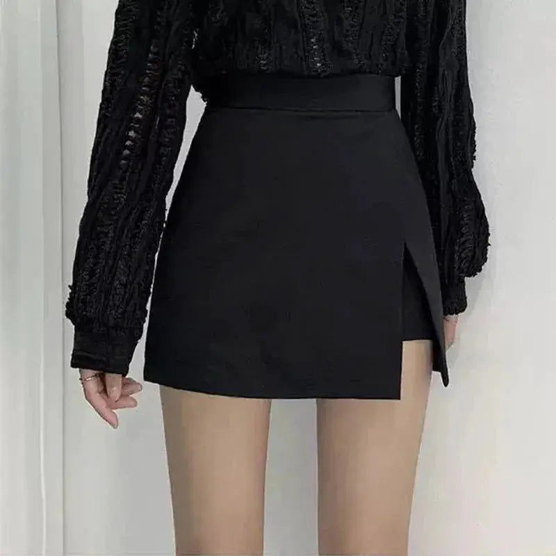 Black women's mini skirt with high waist and irregular side slit, A-line wrap style Simples Market